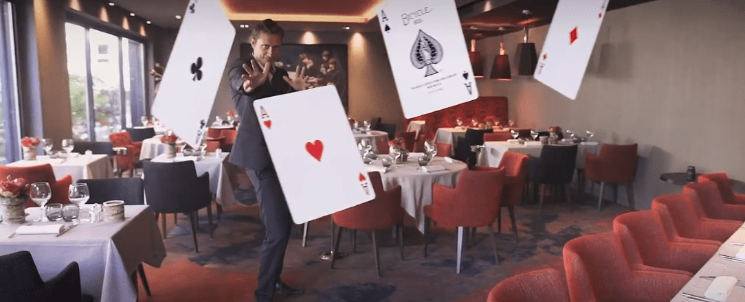 Magicien à domicile 7 cartes volantes